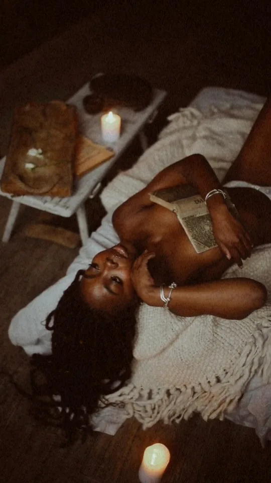 Sommer Isley, candlelit boudoir by Fotografia uczuć